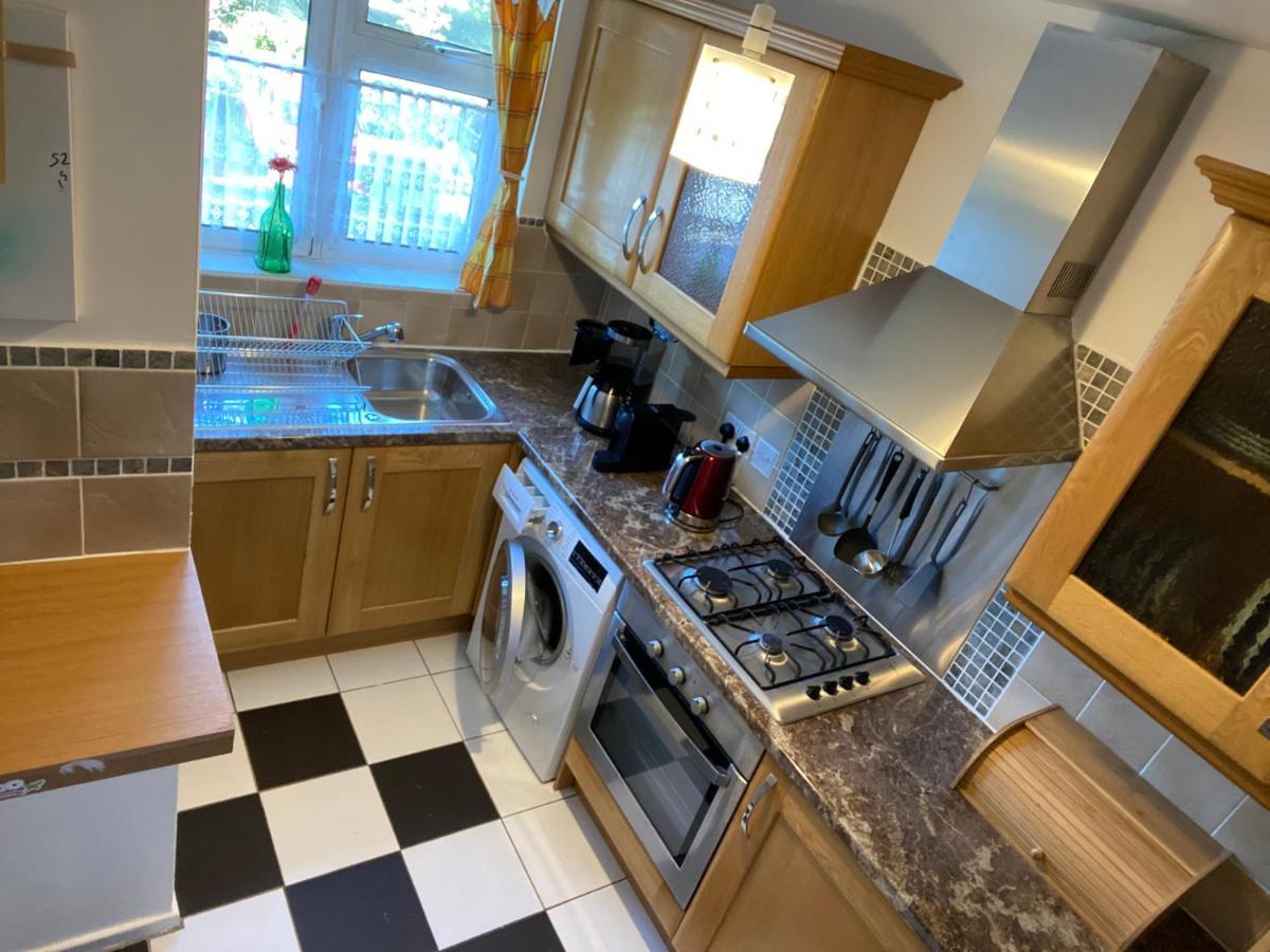 Beautiful 2 Bedroom & Balcony Flat In Central Лондон Екстериор снимка