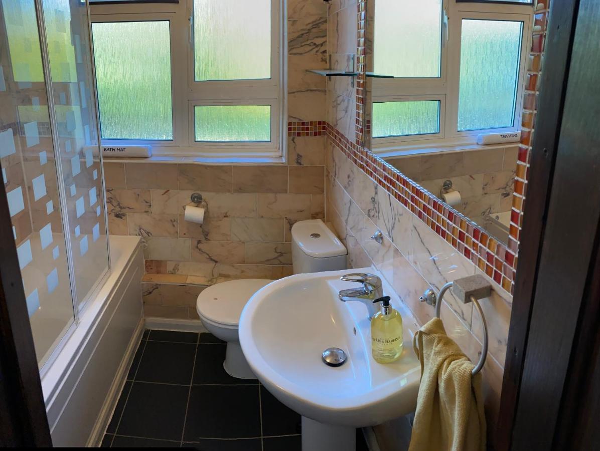 Beautiful 2 Bedroom & Balcony Flat In Central Лондон Екстериор снимка