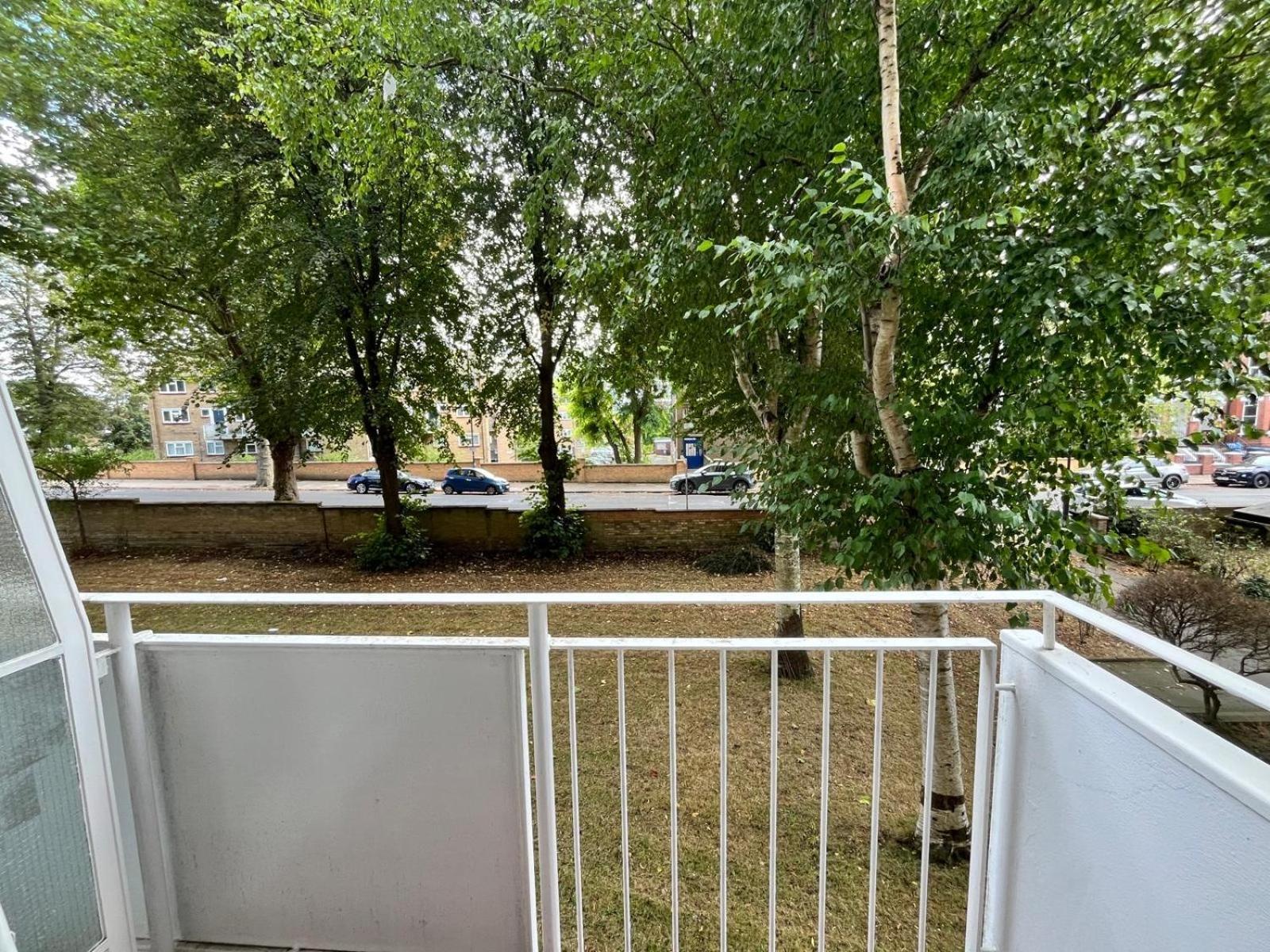 Beautiful 2 Bedroom & Balcony Flat In Central Лондон Екстериор снимка